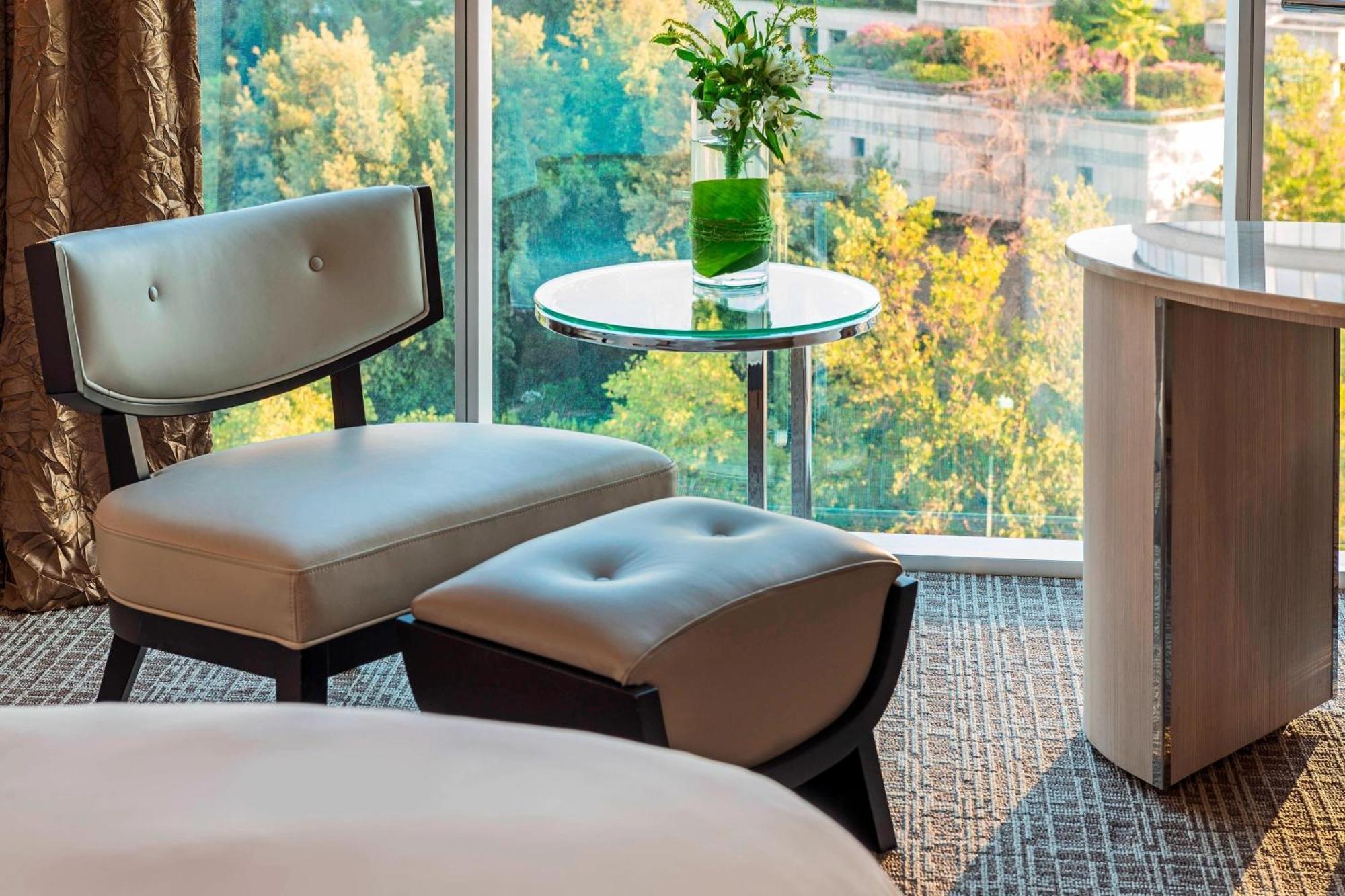 Отель Renaissance Santiago By Marriott Экстерьер фото
