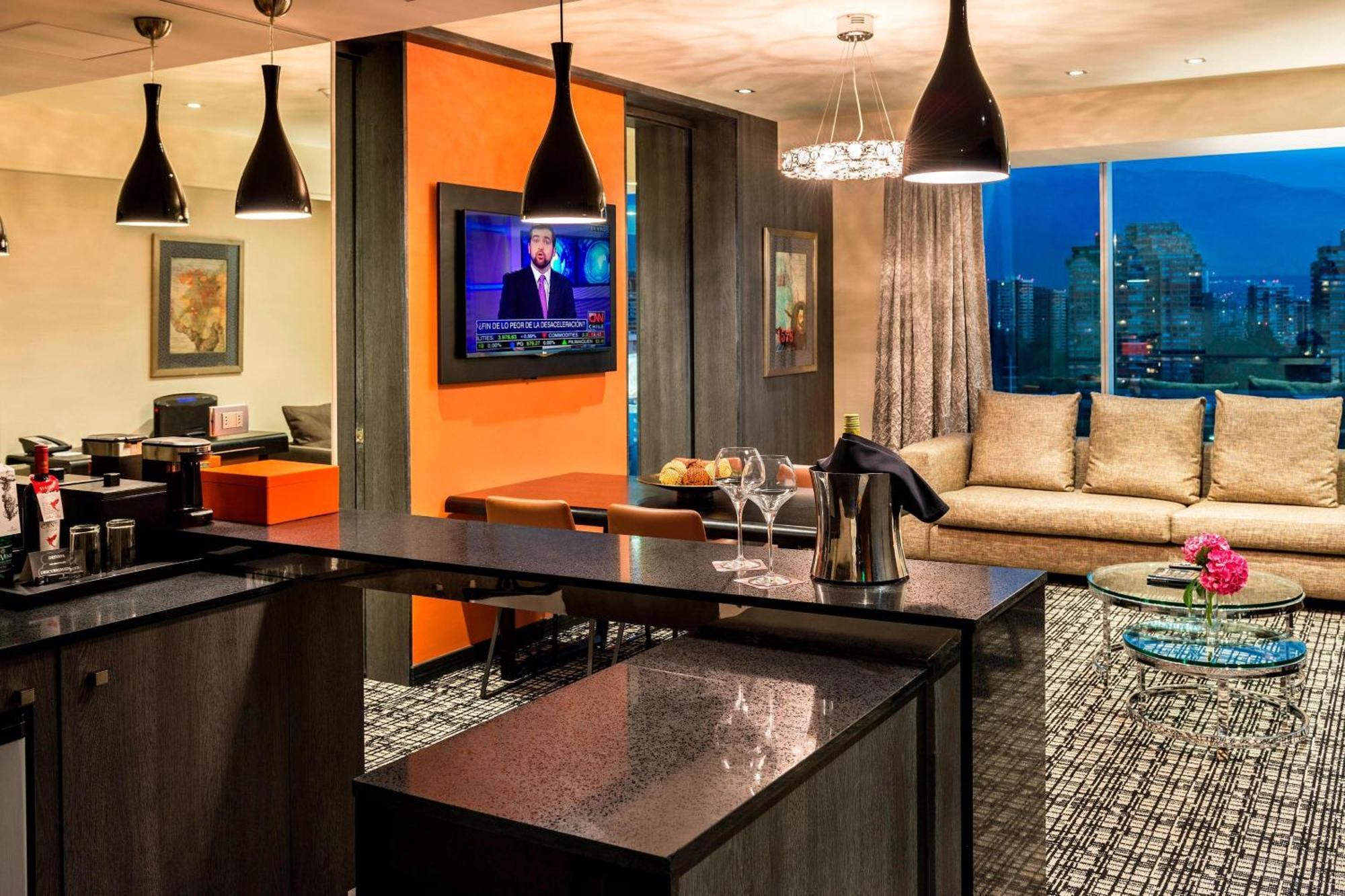 Отель Renaissance Santiago By Marriott Экстерьер фото