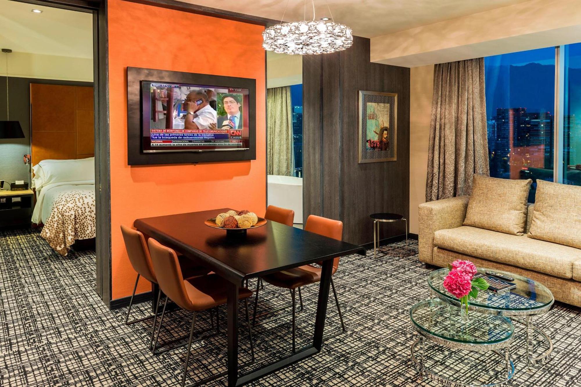 Отель Renaissance Santiago By Marriott Экстерьер фото