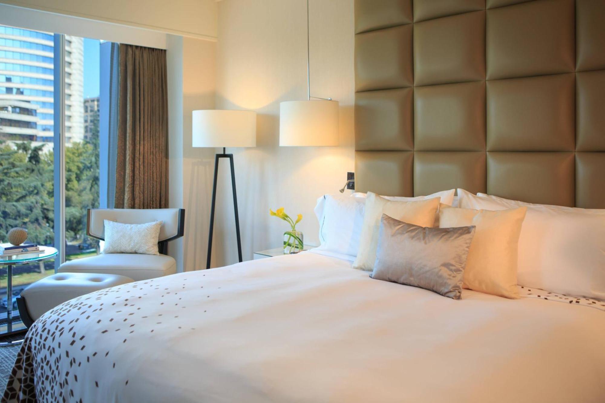 Отель Renaissance Santiago By Marriott Экстерьер фото
