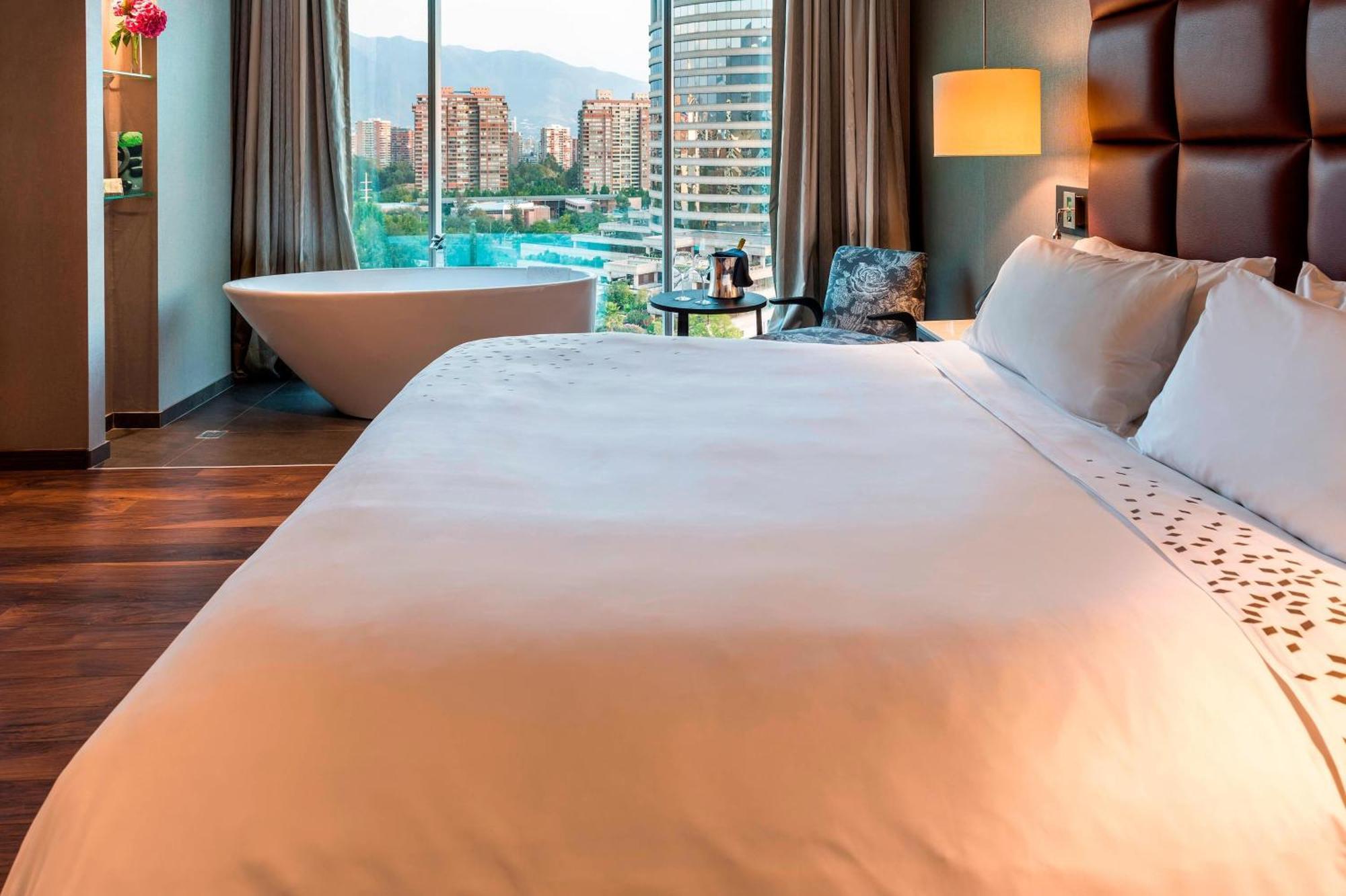Отель Renaissance Santiago By Marriott Экстерьер фото