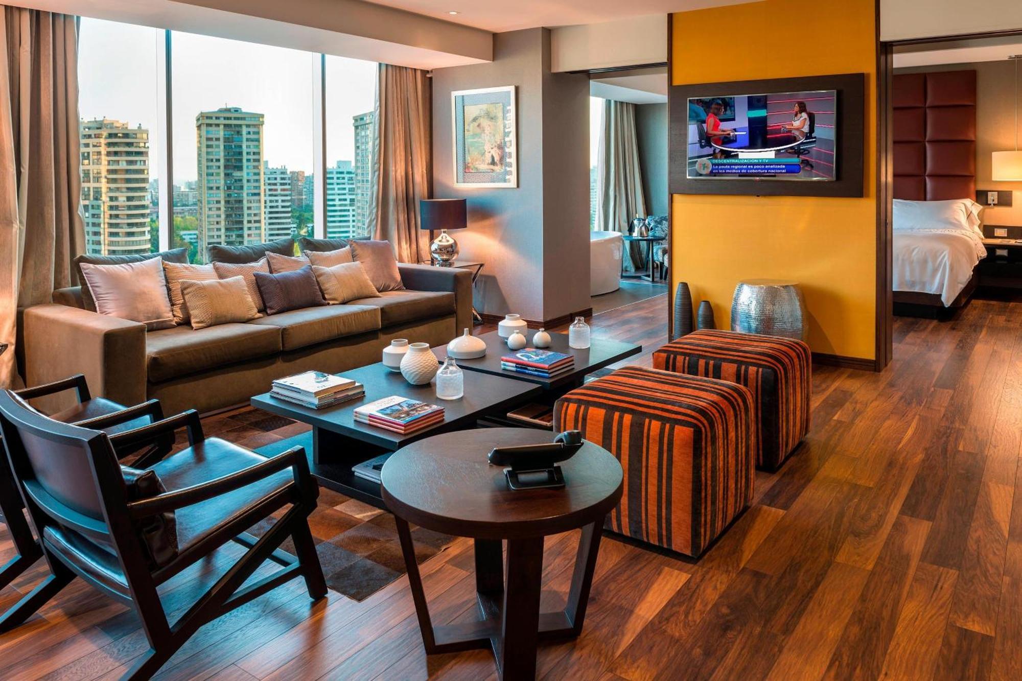 Отель Renaissance Santiago By Marriott Экстерьер фото
