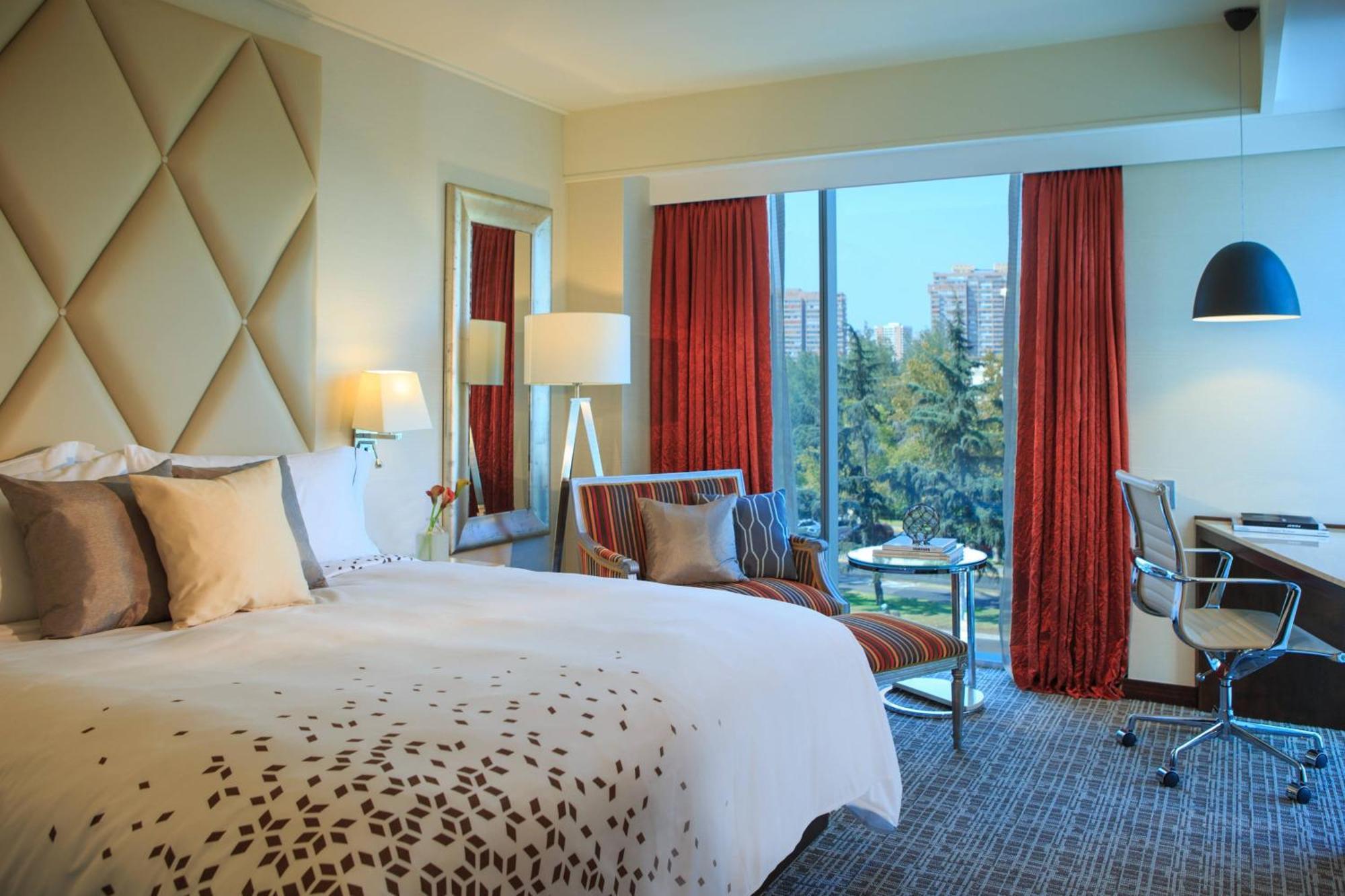Отель Renaissance Santiago By Marriott Экстерьер фото