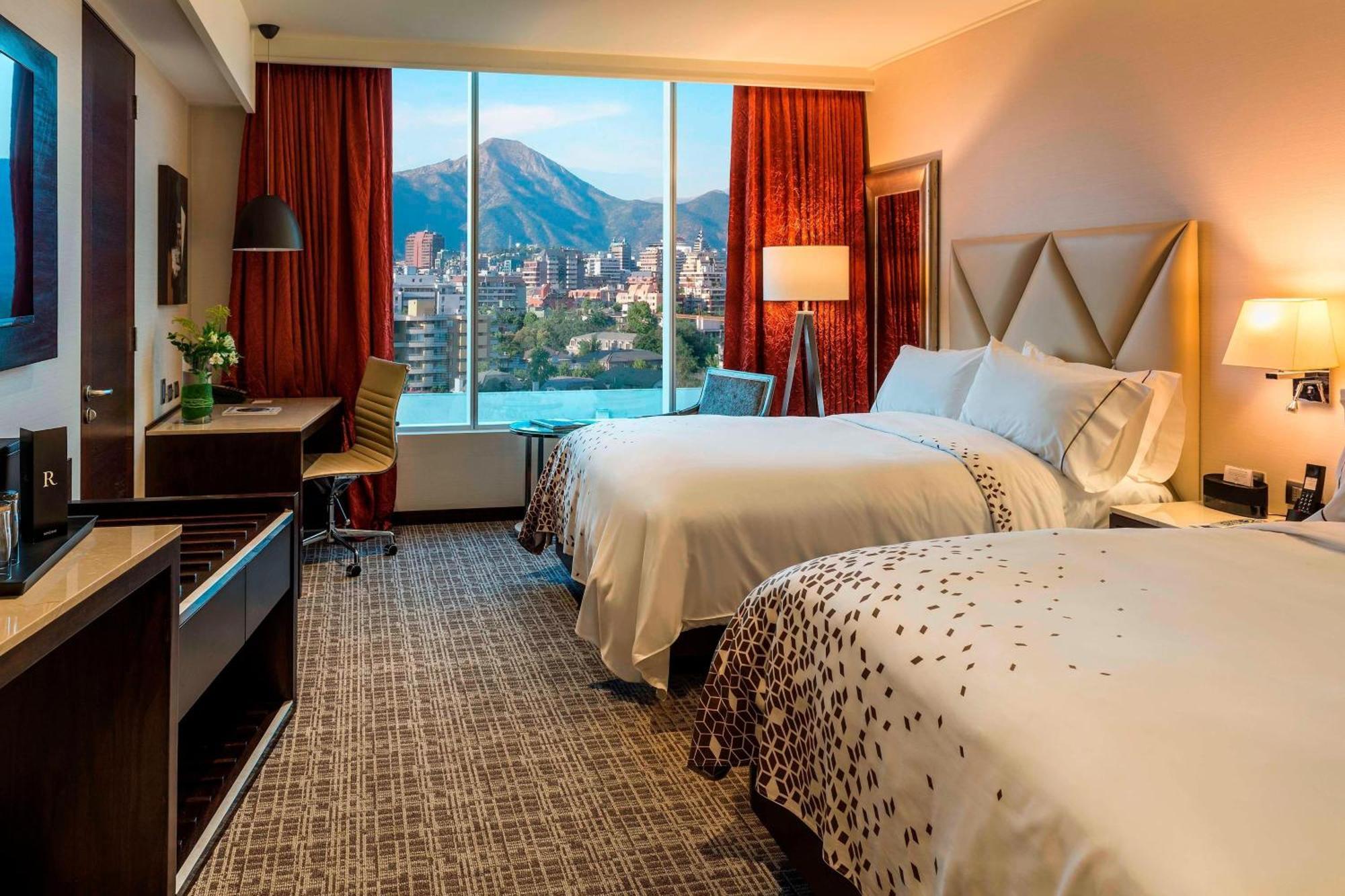 Отель Renaissance Santiago By Marriott Экстерьер фото