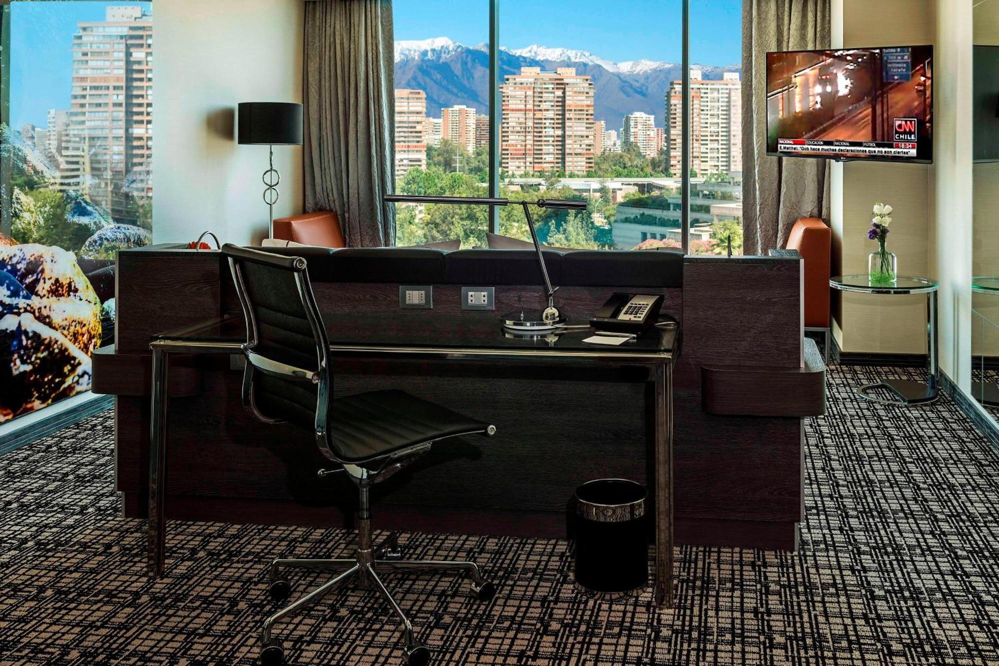Отель Renaissance Santiago By Marriott Экстерьер фото