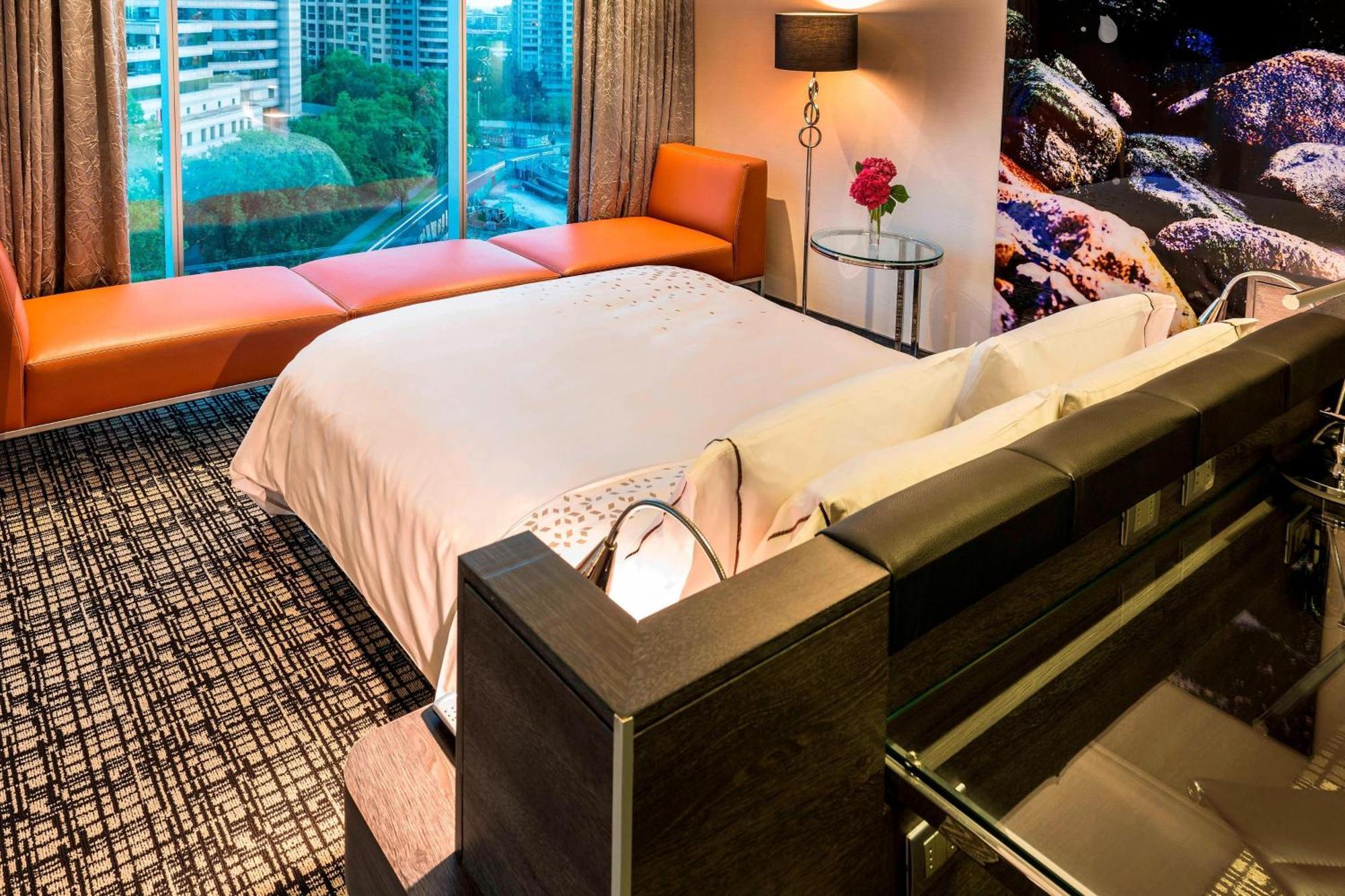 Отель Renaissance Santiago By Marriott Экстерьер фото